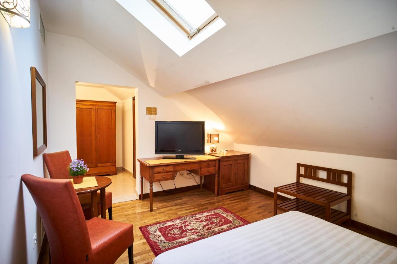 Cozy Attic Room V Bucareste Exterior foto